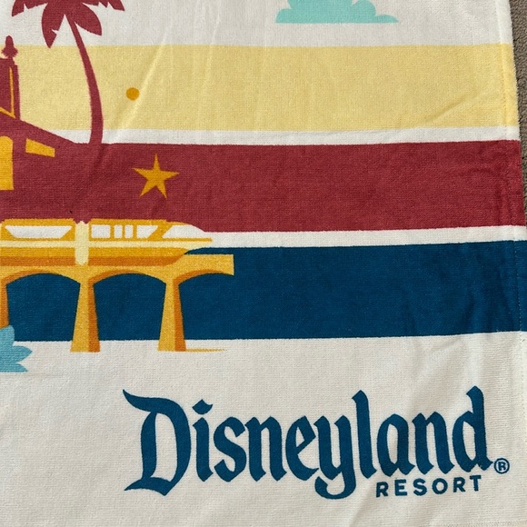 NWT Disneyland, CA Adventure large Beach Towel with Castle Design - Picture 4 of 8